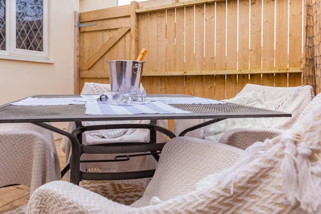 The Hideaway Villa Кливлис Екстериор снимка